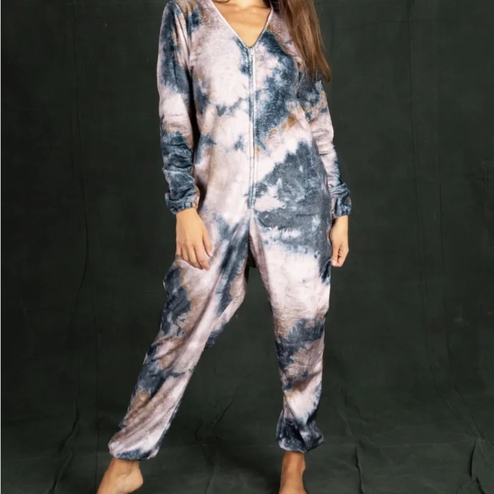 Natural life Navy/pink tie dye onesie Size M